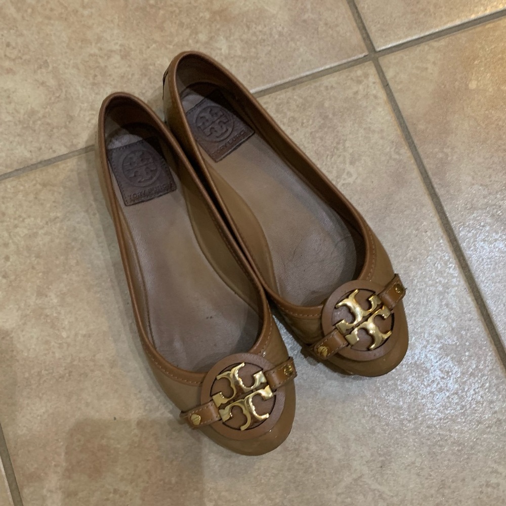 Tory Burch Beige and Gold Patent Leather Flats